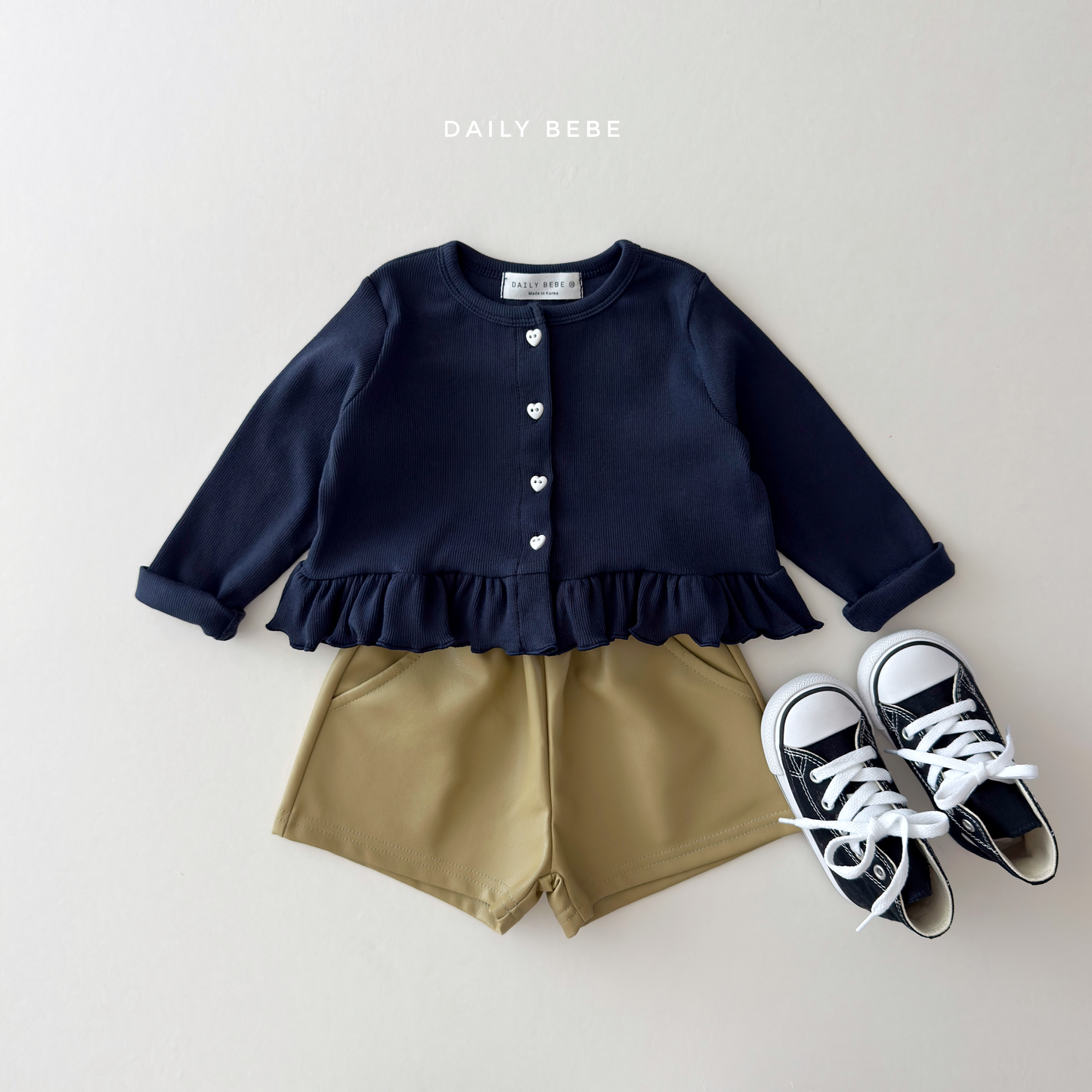 (Pre-order) Daily Bebe Fall - Kids' Ribbed Heart Button Ruffle Cardigan 색종이 가디건 (2 Colors)